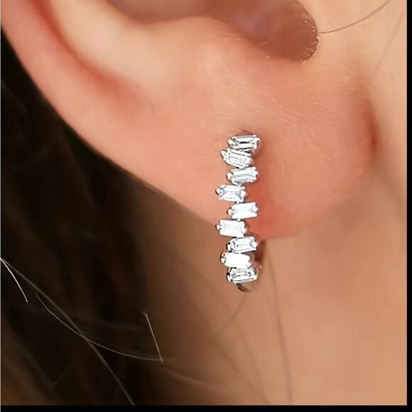 💎925 Sterling Silver Tapered Baguette zircon half C Hoop Earrings - Picture 2 of 9